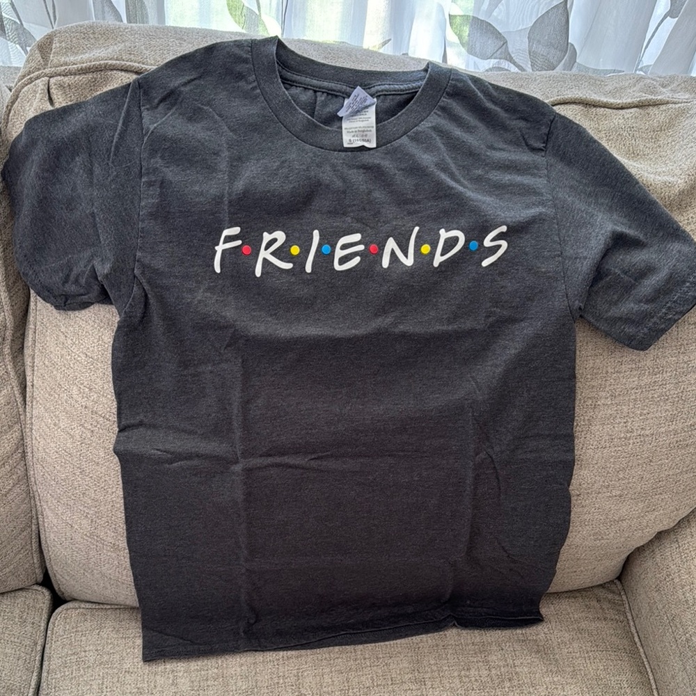 Friends T-Shirt Small